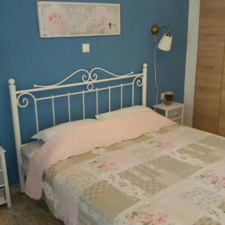 Zefis Apartment *